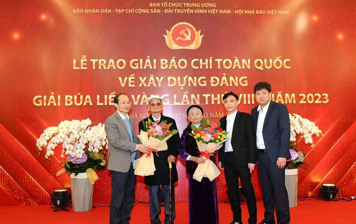 Lòng son với Đảng